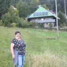 Gudrun Wasmer alias " Franziska Kpfer " , im Hintergrund " SKpfer-Hus ,,