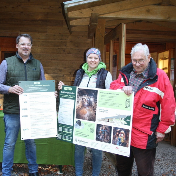 Bürgermeister Marcel Schneier mit Katharina Maier und Sepp Zimmermann Bürgermeister Marcel Schneier mit Katharina Maier und Sepp Zimmermann