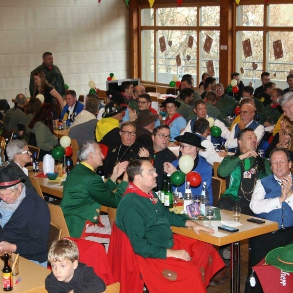 Besucher in der Wehratalhalle