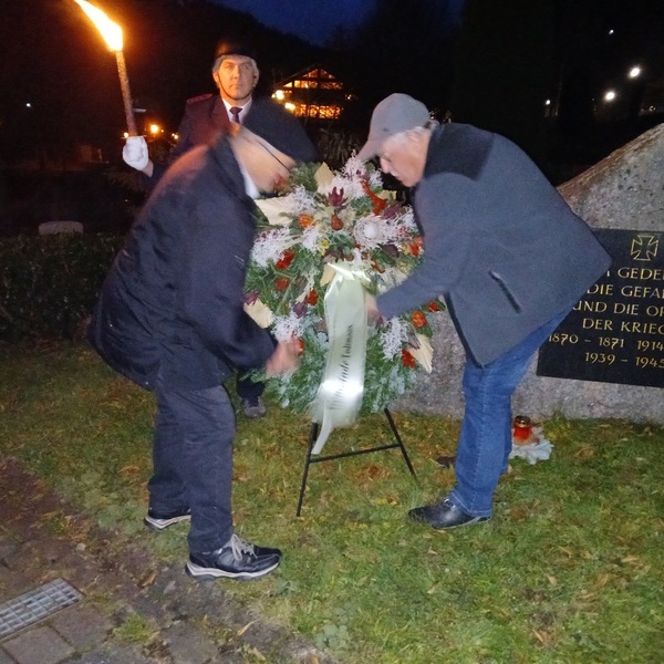 Der Kranz wird abgelegen 