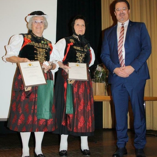 Frau Rosemarie Kaiser, Frau Monika Matt und B�rgermeister Marcel Schneider