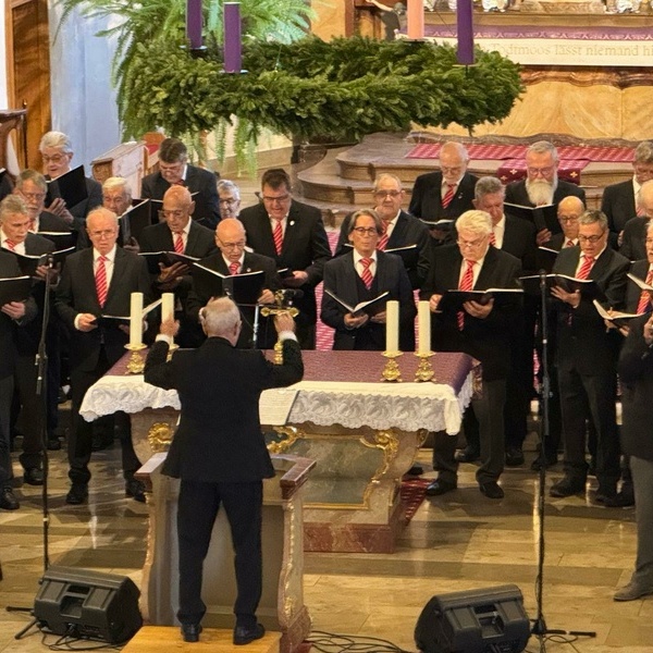 Der M�nnnerchor in der Wallfahrtskirche