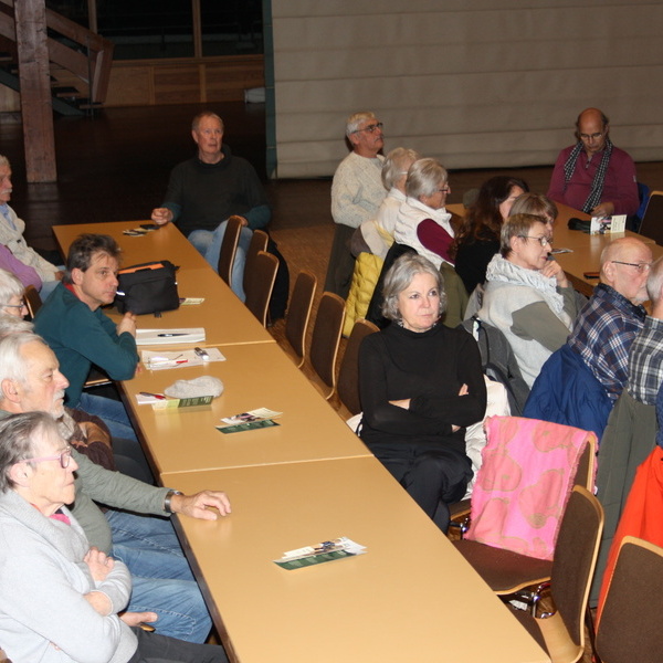 Interessierte B�rger/innen in der Wehratalhalle