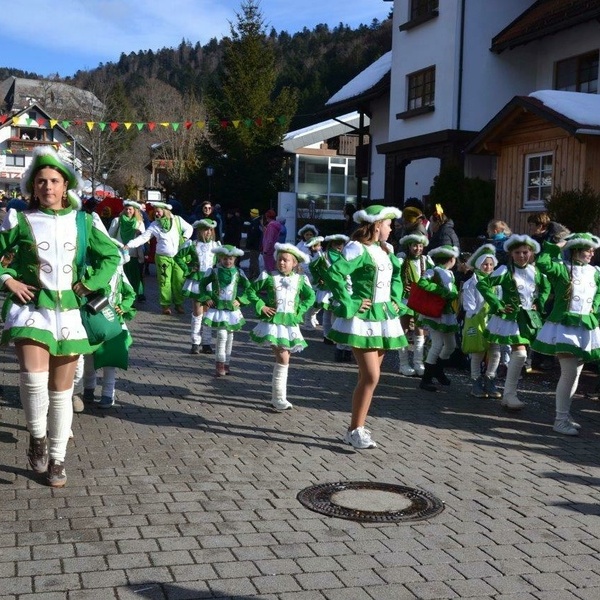 Die Todtmooser Tanzgarde beim Umzug