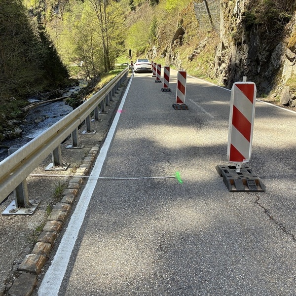 An der L 148 im Wehratal ist eine St�tzmauer eingebrochen � der Schaden ist von der Fahrbahn aus nicht sichtbar.