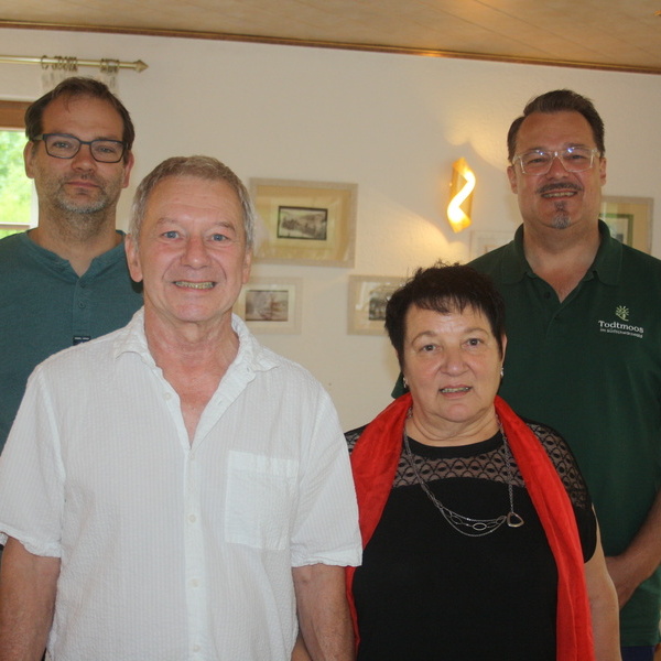 B�rgermeister Marcel Schneider mit Martin Missura und Familie Stucke 