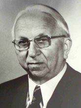 Portrait des Ehrenbürgers Pfarrer Karl Schnorr